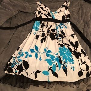 Jr sm white sleeveless dress with blue flowers